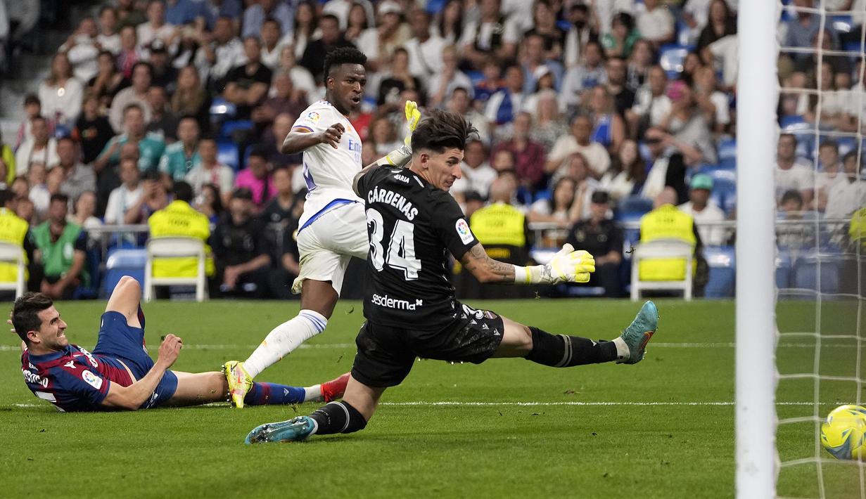 Sementara itu, secara keseluruhan, Vinicius tercatat mampu melepas lima tembakan, empat di antaranya tepat sasaran, dan tiga darinya berhasil berbuah menjadi gol. (AP/Manu Fernandez)