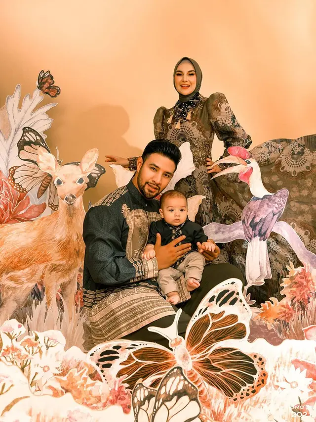 Kompak Banget, Intip 5 Potret Keluarga Ammar Zoni dan Irish Bella bertema Flora Fauna