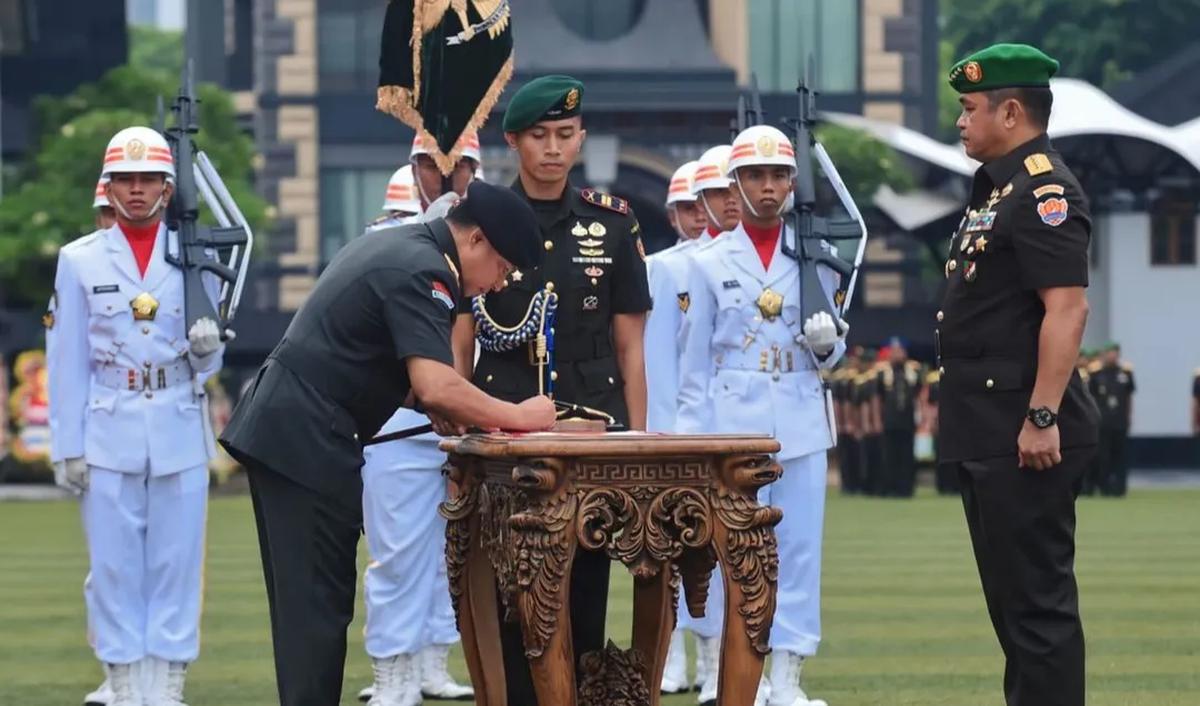 Prosesi yang diketahui dimulai sejak pukul 0800 WIB tersebut kemudian dilanjutkan dengan agenda berupa penandatanganan berita acara.&nbsp;