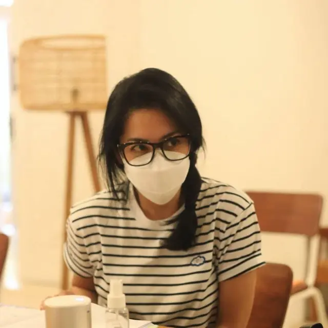 10 Potret Lulu Tobing dengan Gaya Rambut Pendek, Dipuji Makin Awet Muda
