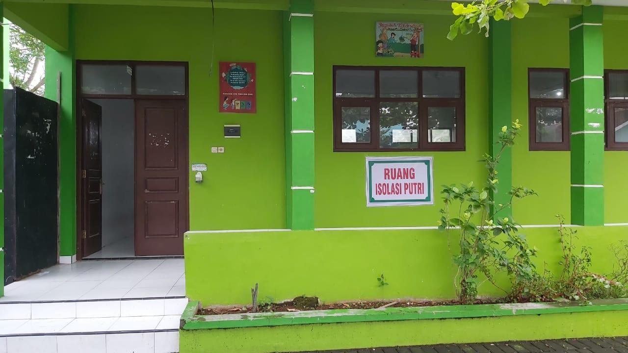 Salah satu bangunan di Pondok Pesantren Nashrul Ummah di Desa Mejobo, Kabupaten Kudus, Jawa Tengah sebagai tempat isolasi bagi pasien Covid-19. (Istimewa)