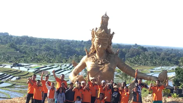 Patung bambu Dewi Sri