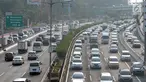 Sejumlah kendaraan melintasi ruas tol dalam kota arah Cawang, Jakarta, Sabtu (9/6). H-6 Hari Raya Idul Fitri 1439 H, ruas tol dalam kota Jakarta masih terlihat padat. (Liputan6.com/Helmi Fithriansyah)