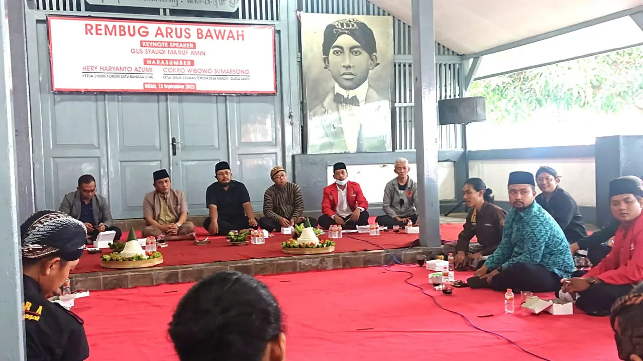 Gus Syauqi menyambangi Istana Gebang, rumah Presiden RI pertama Soekarno (Bung Karno), di Blitar. (Istimewa)