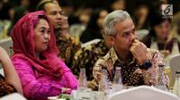 Gubernur Jateng Ganjar Pranowo (kanan) bersama Co-Founder Wahid Fondation Yenny Wahid saat menghadiri Forum Nusantara bersama UN Women, Jakarta, Jumat (8/2). (Liputan6.com/JohanTallo)