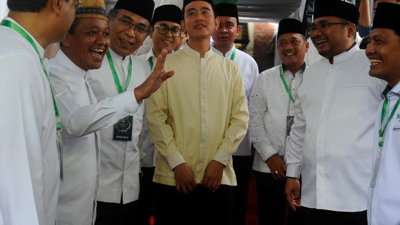 Wakil presiden terpilih Gibran Rakabuming Raka buka suara terkait pernyataan Menteri Koordinator Bidang Kemaritiman dan Investasi Luhut Binsar Pandjaitan ke presiden terpilih Prabowo Subianto agar tidak memasukkan 'orang toxic' di kabinetnya.&nbsp;