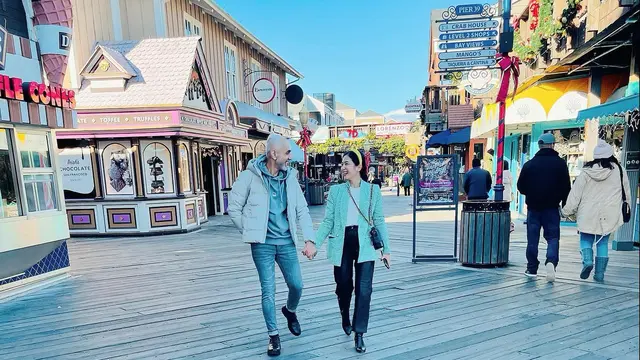 Tampil Mesra, Ini 6 Momen Seru Bunga Zainal dan Suami Liburan Ke San Fransisco