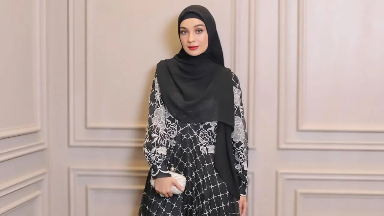 Model Long Dress Brokat Shiren Sungkar di Resepsi Luna Maya