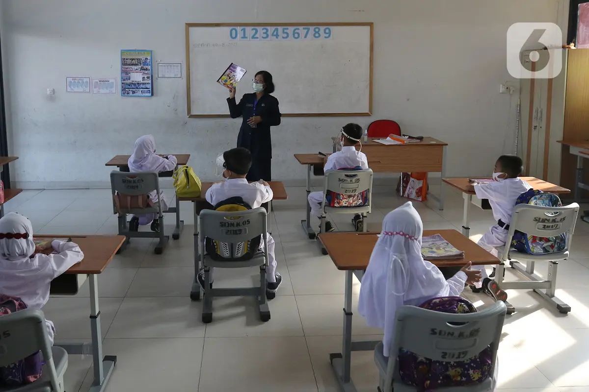 Suasana Uji Coba Pembelajaran Tatap Muka di SDN Kalisari 05 Jakarta