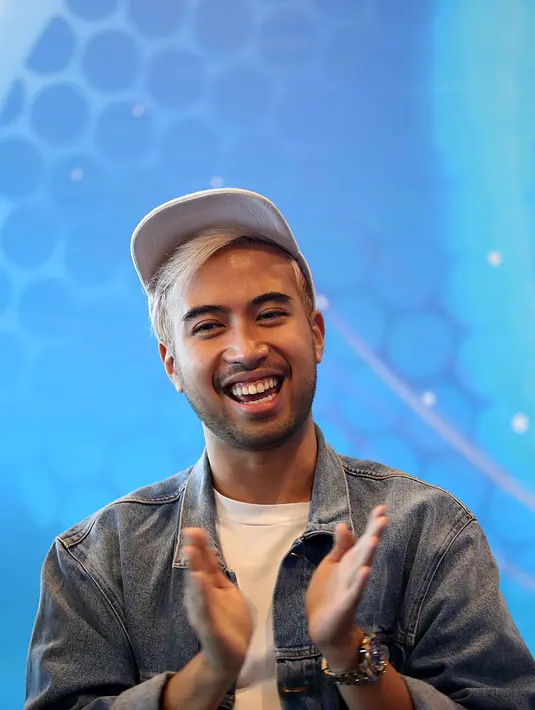 "Mereka adalah adik gue semua. Makanya sering baper ketika ada yang gugur tak masuk babak berikutnya. Pastinya meihat perkembangan penyanyi kecil ini senang banget," kata Vidi Aldiano. (Nurwahyunan/Bintang.com)