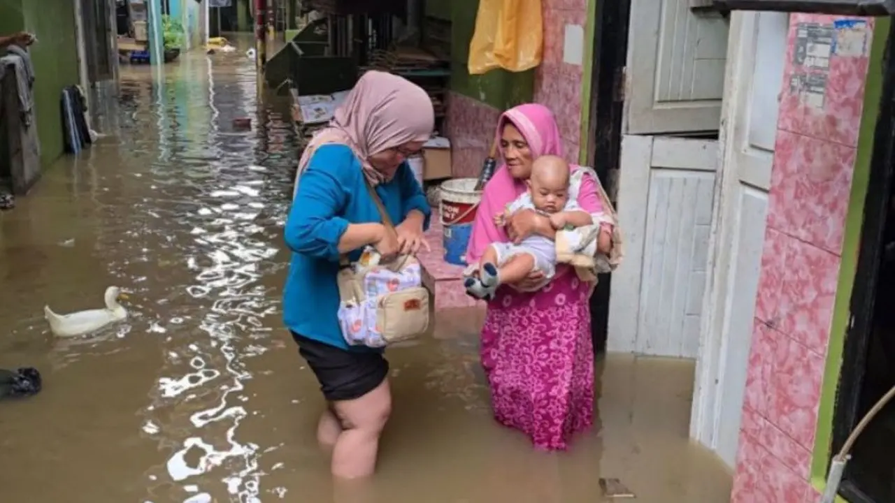 Banjir di Kampung Melayu, Jatinegara, Jakarta Timur, Selasa (28/10/2025).