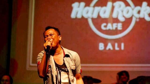 6 Potret Lawas Vicky Prasetyo, Penampilannya Bikin Pangling