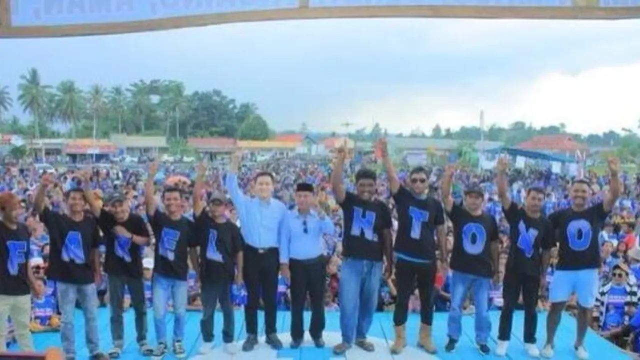 Calon Bupati Halmahera Timur (Haltim) nomor urut 1, Muhammad Farrel Adhitama menggelar kampanye ‘Satu Hati’ di Lapangan Desa Binagara, Wasile Selatan (Istimewa)