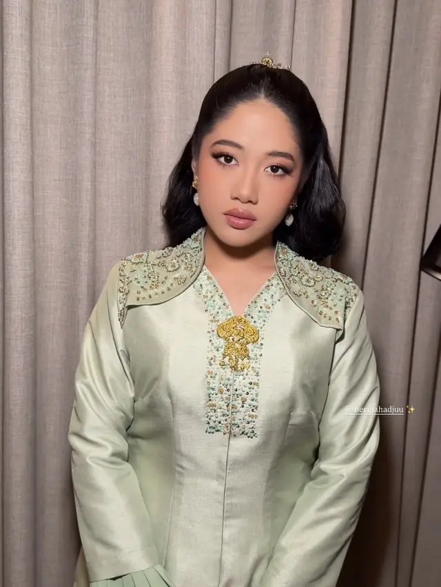 Sherina Hadju, Adik Syifa Hadju saat Lamaran sang Kakak pakai baju kurung hijau. [@syifahadju]