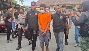 Yahya Hiumawan alias Gamblong (29) ditangkap tim gabungan pada Selasa (11/11/2025). Di diduga menjadi pelaku pembunuhan berencana berujung mutilasi yang menewaskan istri pegawai Kantor Pelayanan Pajak (KPP) Pratama Manokwari (Foto: Katharina Janur/Liputan6.com)
