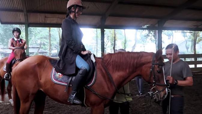 Glenca Chysara (Sumber: YouTube/Glenca Chysara)