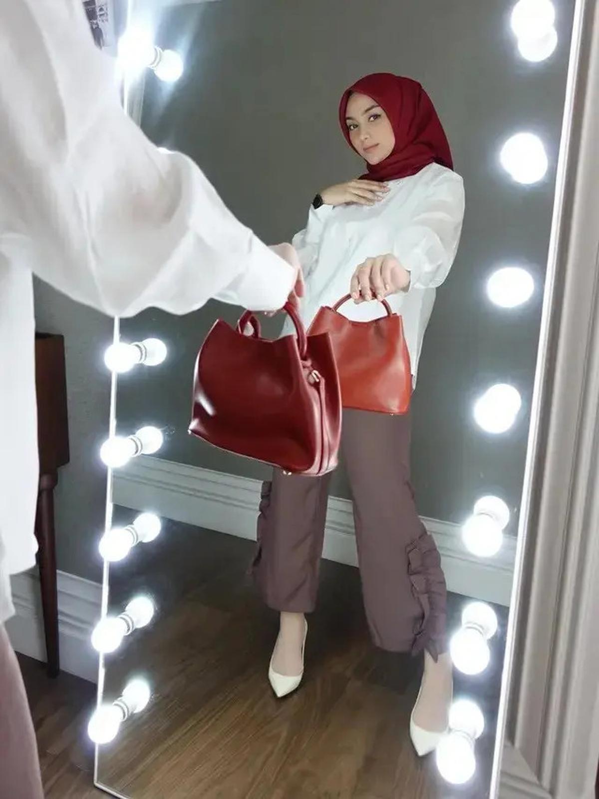 7 Outfit Merah Putih Hijab Artis, Cocok Dipakai Jalan Santai dan Lomba