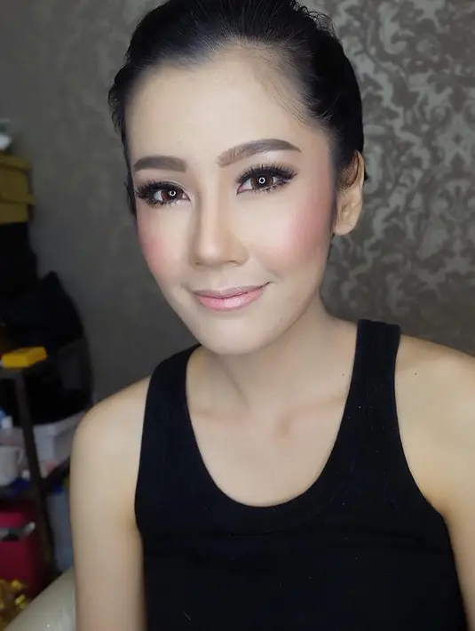 "Aku keluar keliling daerah dekat rumah akhirnya nemu nasgor abang yang didorong berhenti, baru deh. Itu aneh, kok aku nangis ya gara-gara nasgor," ujarnya. (Instagram/ardinarasti6)