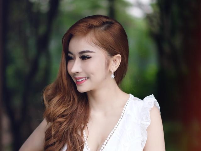 Cantiknya Apristiyah Pengusaha Muda Yang Dipacari Guntur Triyoga Showbiz Liputan6 Com
