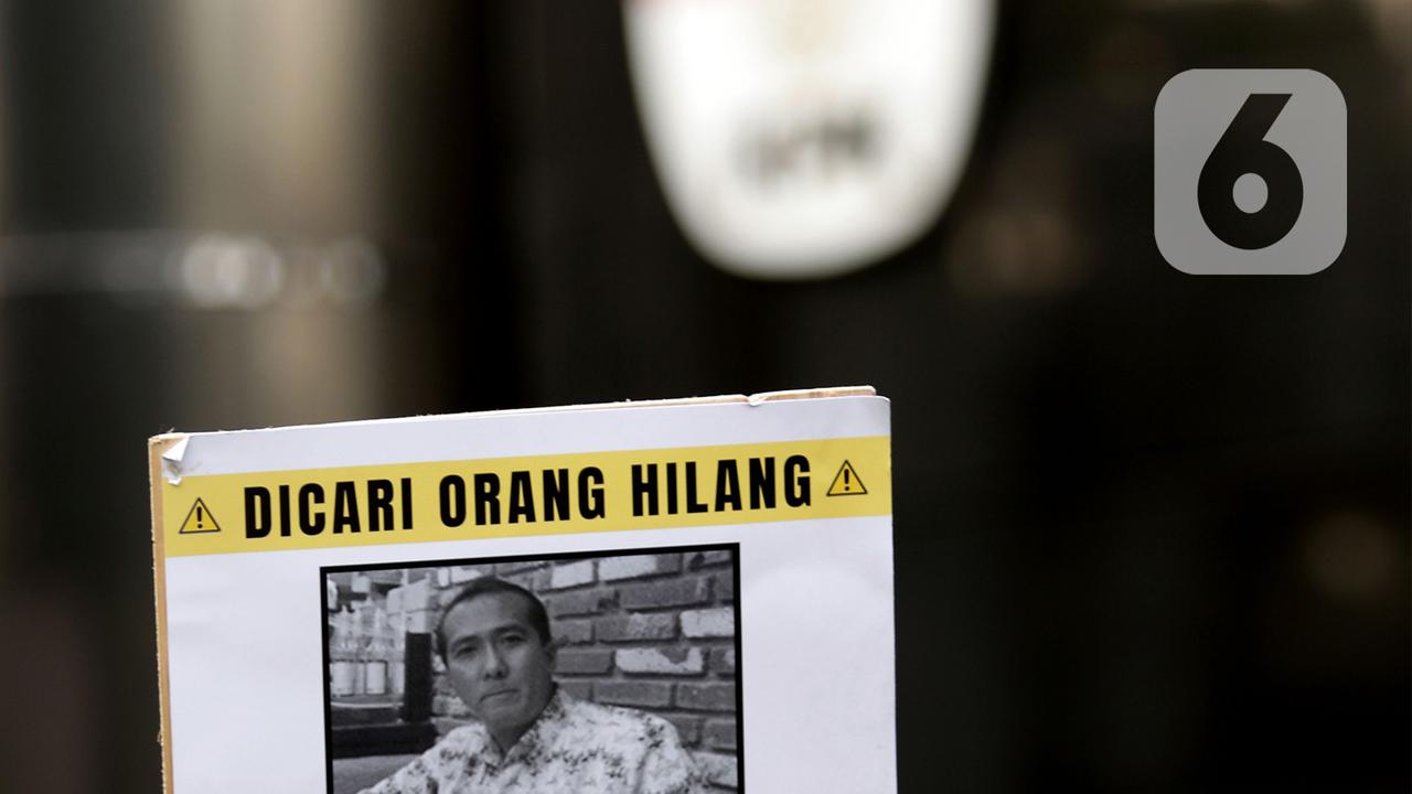 FOTO: Aksi 900 Hari Kaburnya Harun Masiku di Depan Gedung KPK