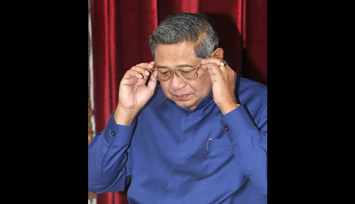 Presiden Susilo Bambang Yudhoyono bersiap membayar zakat penghasilan dan fitrah anggota keluarganya melalui BAZNAS, (23/7/2014). (ANTARA FOTO/Andika Wahyu)