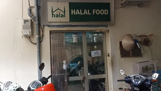Kedai Makanan Halal di samping Masjid Al-Noor, Hanoi, Vietnam, SEA Games 2021