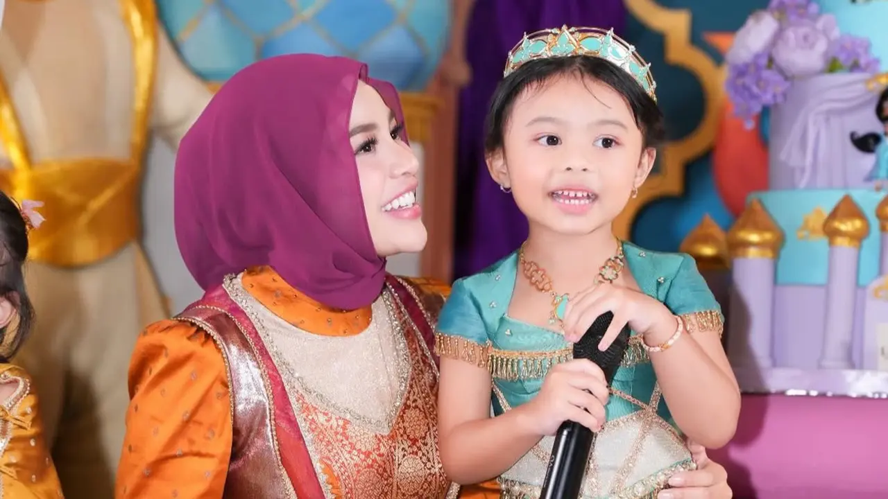 Aurel Hermansyah saat Pesta Ulang Tahun Ameena ke-4 Bertema Aladdin