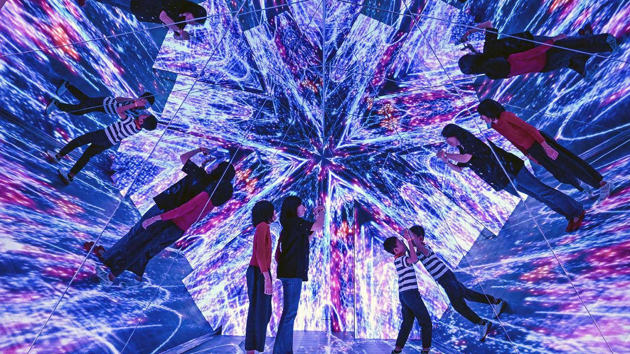 Keseruan Spot Instagramable di Space and Time Cube Surabaya