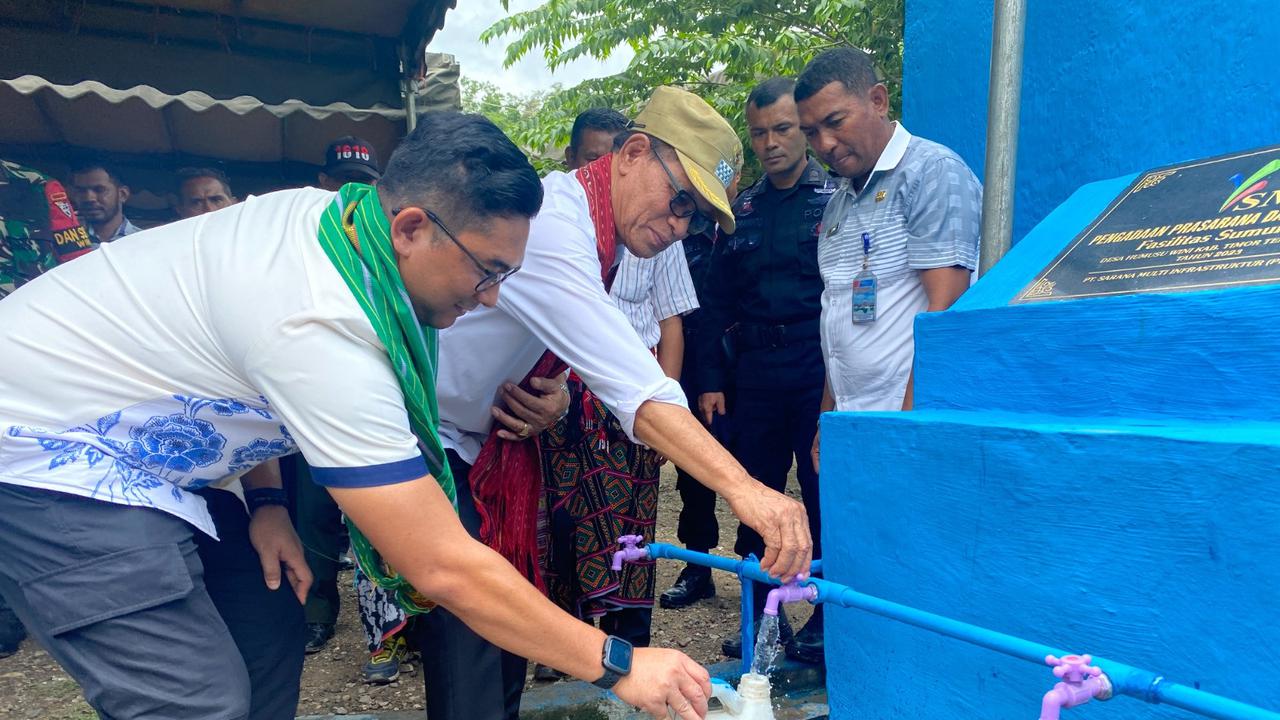 Peresmian sumur bor.