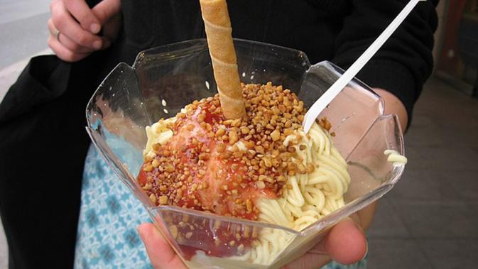 <p>Spaghetti Eis (Wikimedia Commons)</p>