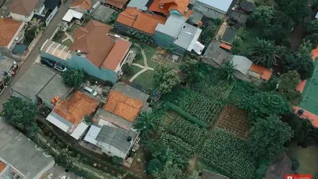 Narji memiliki rumah yang mewah dan luas (YouTube/AH)