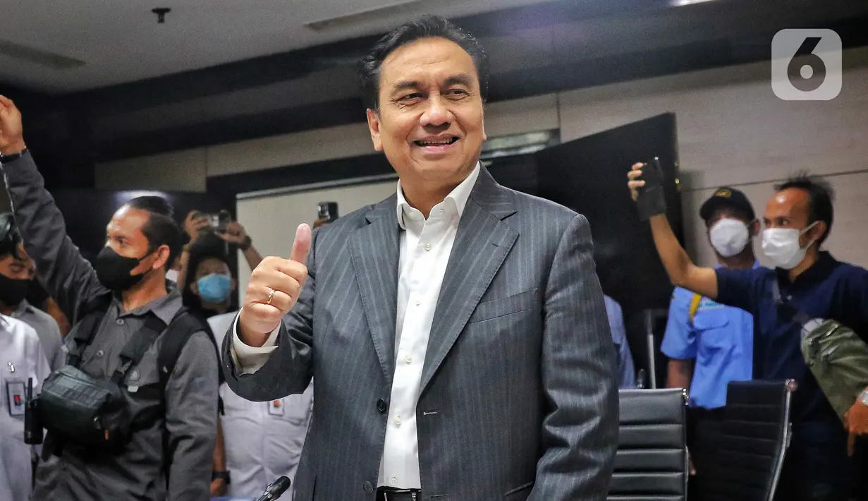 Anggota Komisi I Effendi Simbolon usai menjalani sidang putusan dugaan pelanggaran etik terkait ucapannya "TNI seperti gerombolan" di Kompleks Parlemen, Senayan, Jakarta, Kamis (15/9/2022). Dalam sidang tersebut, MKD DPR memutuskan untuk menghentikan kasus aduan terkait ucapan dari Effendi Simbolon. (Liputan6.com/Angga Yuniar)