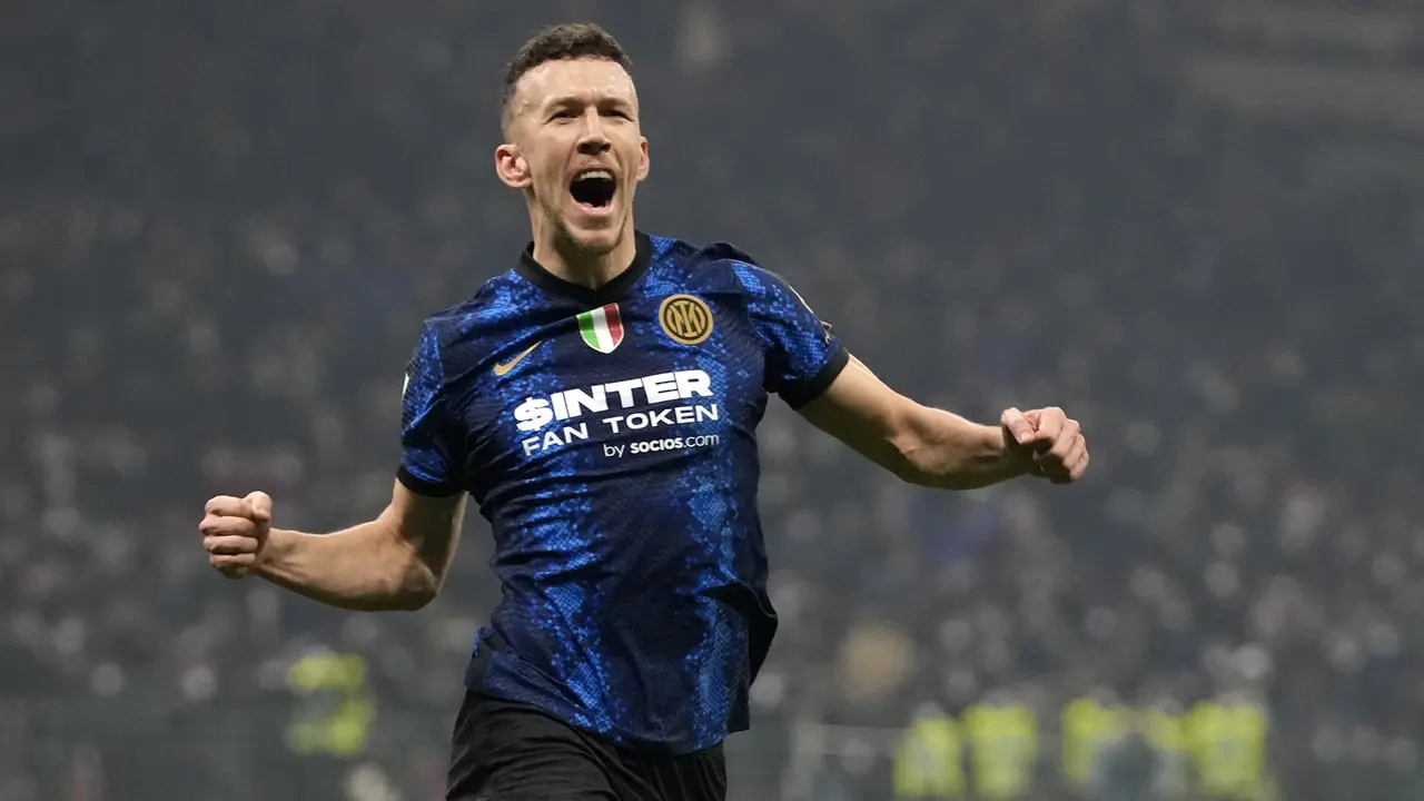 Foto: Debut di Derby della Madonnina, Olivier Giroud Sumbang Dua Gol Kemenangan AC Milan di Liga Italia