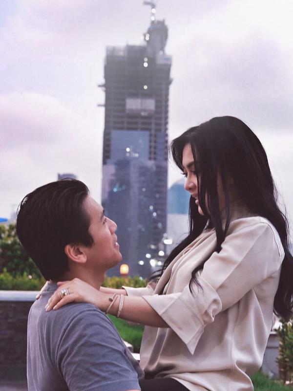 Syahrini dan Reino Barack. (Instagram/princessyahrini)