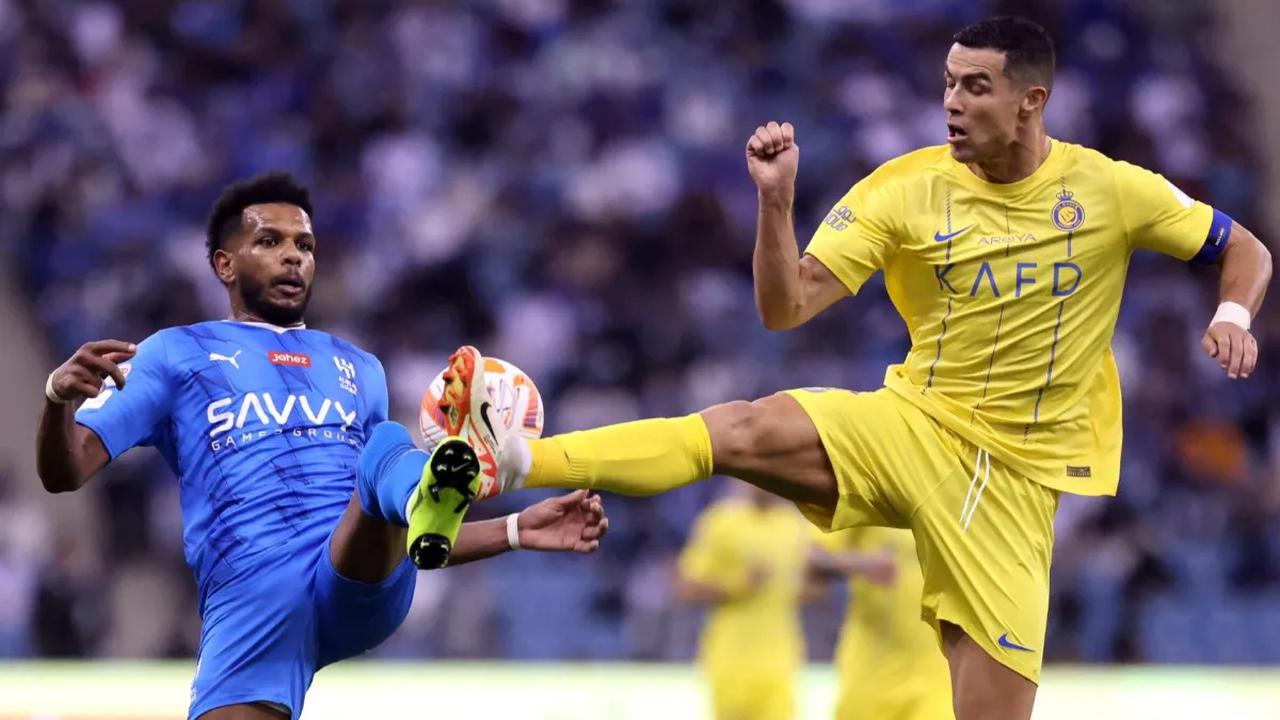 Cristiano Ronaldo menunjukkan bukti kemampuannya bahwa dirinya masih kompetitif dan pantas menyandang nama sebagai bintang sepak bola. Dia berhasil mencatatkan gol kelima puluhnya sepanjang tahun 2023.