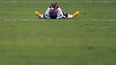 Ekspresi kekecewaan pemain El Zamalek, Maarouf Youssef, setelah kalah dalam laga derby melawan Al-Ahly dalam lanjutan Liga Premier Mesir di Borg El Arab "Army Stadium" di Alexandria, Mesir, (9/2/2016). (Reuters/Amr Abdallah Dalsh).