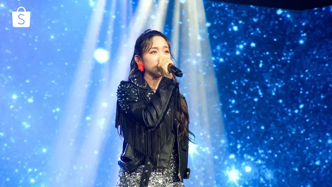 Dita Karang Berhasil Memukai Penggemar K-Pop Tanah Air di Panggung Shopee Hari Belanja Konsumen TV Show