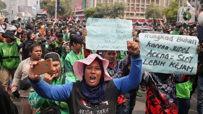 Para pengemudi ojek online tersebut mendesak pemerintah dan perusahaan transportasi online untuk melegalkan status profesi merekan dalam undang-undang (UU). (Liputan6.com/Angga Yuniar)