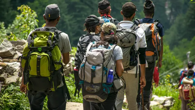 Jumlah Rombongan Pendaki yang Terlalu Banyak