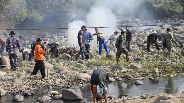 Pembangunan kembali Jembatan Leuwidingding pada Jumat (4/9/2026). (Istimewa).