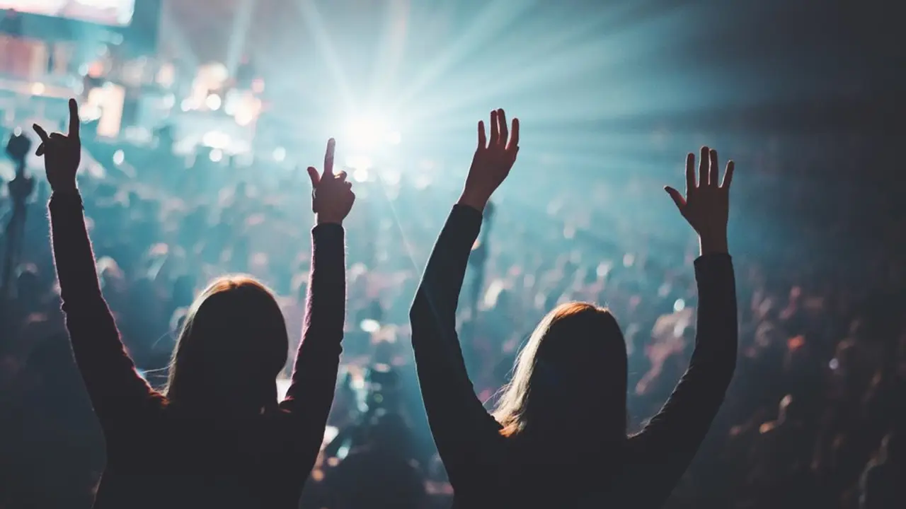 Editor Says: Nonton Konser Musik Untuk Hidup yang Lebih Bahahahagia