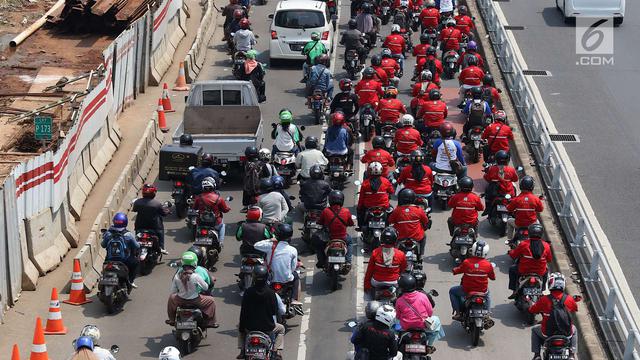 Massa Ramaikan Peringatan Hari Buruh di Jakarta