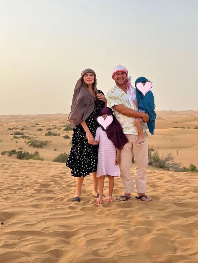 6 Potret Babymoon Yasmine Wildblood ke Timur Tengah, Penampilannya Curi Perhatian