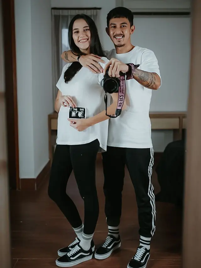 Melahirkan Anak Ketiga, Ini 6 Potret Perjalanan Kehamilan Dahlia Poland