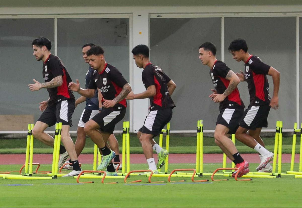 FOTO: Jelang Lawan Bahrain, Timnas Latihan di Stadion Madya Senayan