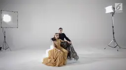 Cita Citata dan Sarwendah saat proses syuting video klip di kawasan Jakarta, Senin (15/10). Syuting video klip tersebut meremake lagu dari Sandra Dewi berjudul ku akui hati ini. (Liputan6.com/Faizal Fanani)