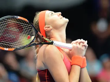 Ekspresi petenis Prancis, Kristina Mladenovic, saat bertanding melawan petenis Australia, Samantha Stosur, dalam turnamen International Premier Tennis League (IPTL) di Manila, Filipina, (7/12/2015). (AFP/Ted Aljibe)