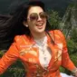  Video yang diberi judul "Ciaobellaaaa" ini menjadi sorotan onliner karena tingkah Syahrini yang membuat banyak geram para onliner.