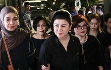 Potret Bams Eks Samsons dan Desiree Tarigan Melayat ke Rumah Duka Hotma Sitompul, Rieta Amalia Setia Dampingi Owner Mamitoko