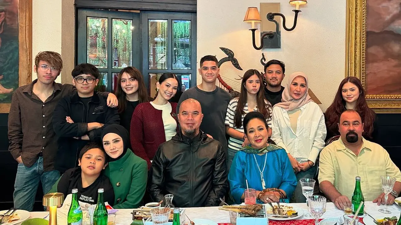 Tampilan Kontras Alyssa Daguise, Mulan Jameela, dan Titik Soeharto di Birthday Lunch Al Ghazali